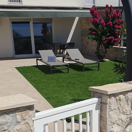 Beachfront Deluxe * Povljana