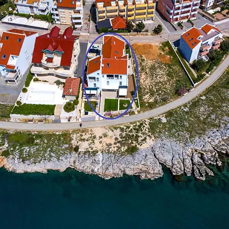 Apartment Beachfront Deluxe Povljana