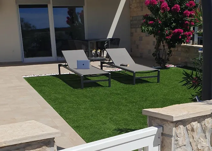 Beachfront Deluxe * Povljana