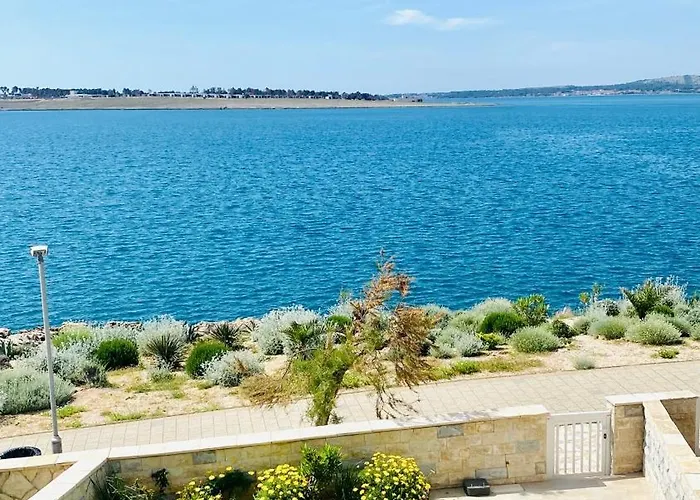 Beachfront Deluxe * Povljana