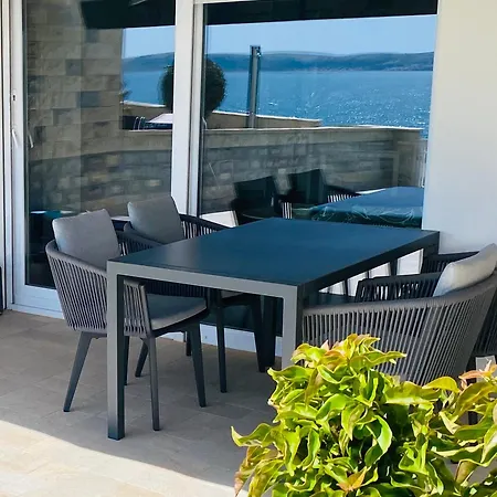 Beachfront Deluxe Daire *