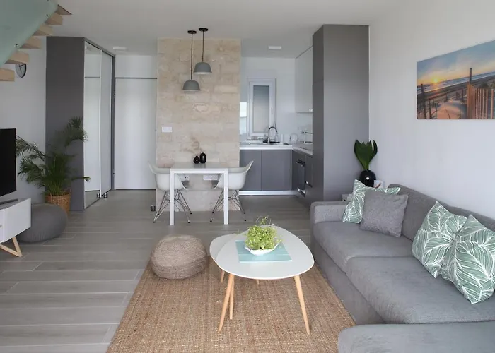 Daire Beachfront Deluxe