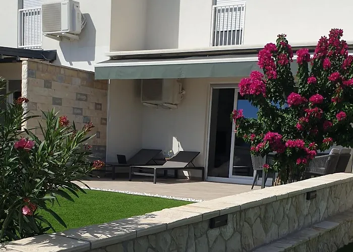 Beachfront Deluxe Daire Povljana