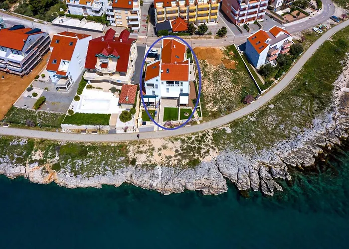Daire Beachfront Deluxe Povljana