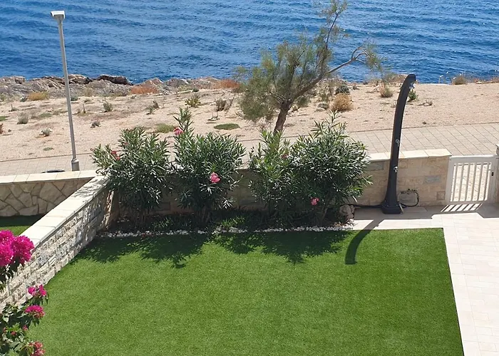 Beachfront Deluxe *