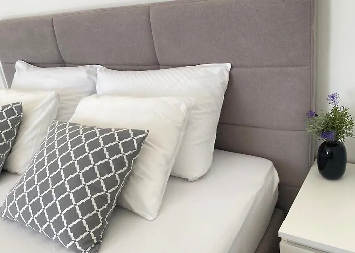 Daire Beachfront Deluxe Povljana