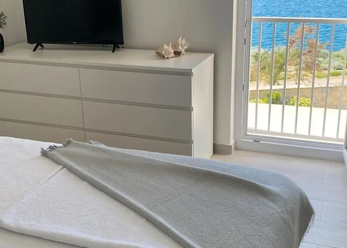Beachfront Deluxe Daire Povljana