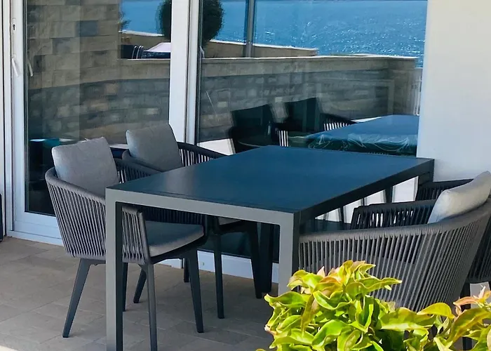 Beachfront Deluxe Daire *